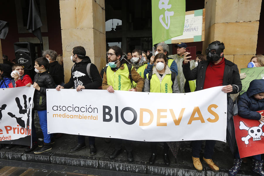 Fotos: Miles de personas se concentra en Gijón contra la contaminación en Asturias