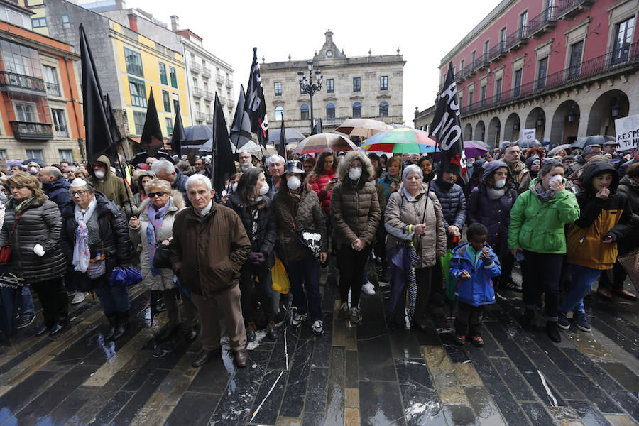 Fotos: Miles de personas se concentra en Gijón contra la contaminación en Asturias