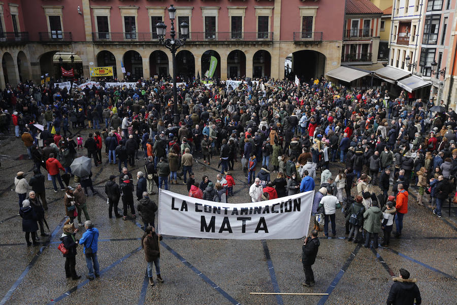 Fotos: Miles de personas se concentra en Gijón contra la contaminación en Asturias