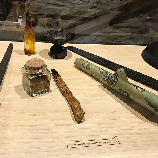 Utensilios para engomar. 