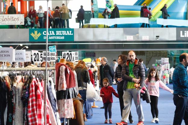 Niños y adultos disfrutaron ayer de la feria. 