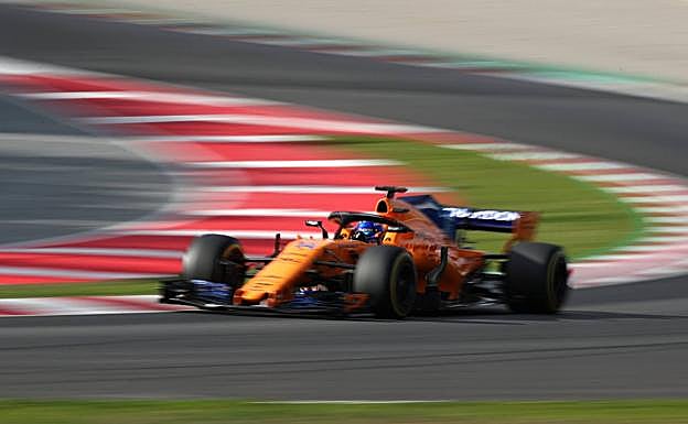 Fernando Alonso, al volante del MCL33. 