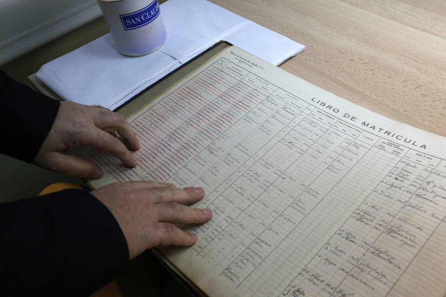 El Archivo Histórico muestra al público los documentos rescatados de la fábrica de loza