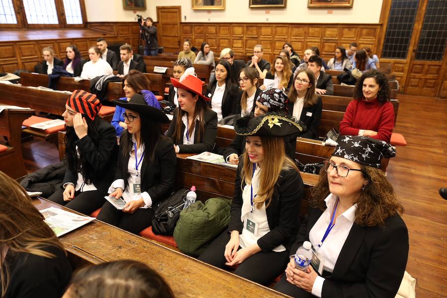 Medio centenar de estudiantes asturianos se han clasificado para la gran final de STARTinnova, el programa de fomento de la cultura emprendedora que promueve EL COMERCIO. Organizados en cinco equipos, han presentado sus proyectos ante un jurado de expertos en el Aula Magna del Edificio Histórico de la Universidad de Oviedo