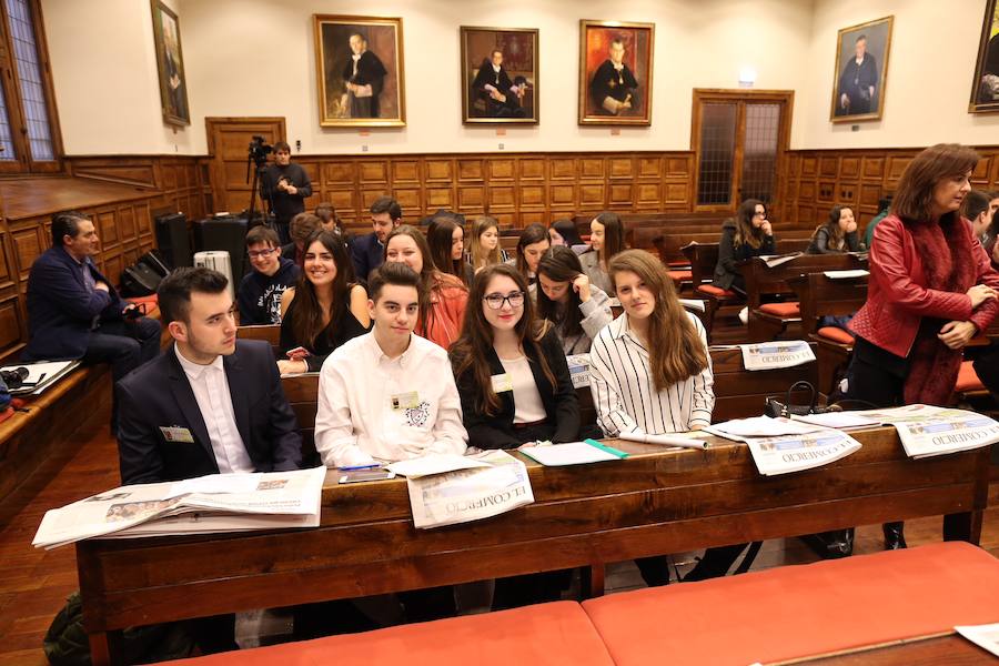 Medio centenar de estudiantes asturianos han participado en la gran final de STARTinnova, el programa de fomento de la cultura emprendedora que organiza EL COMERCIO. Organizados en cinco equipos han presentado sus proyectos ante un jurado de expertos en el Aula Magna del Edificio Histórico de la Universidad de Oviedo.