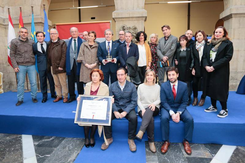 El acto tuvo lugar en el patio del Centro de Cultura Antiguo Instituto y estuvo presidido por la alcaldesa de Gijón, Carmen Moriyón, y el director de Ser Gijón y Ser Avilés, Pablo González-Palacios.