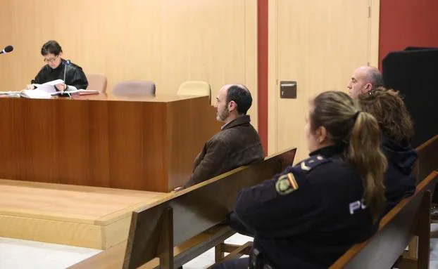 Imagen. Javier Ledo, en el banquillo de los acusados, durante l juicio.