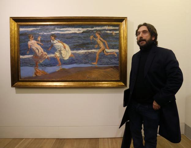 Sergio G. Sánchez hizo de cicerone en el Museo de Bellas Artes.
