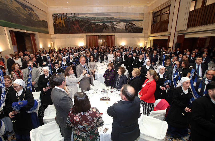 350 personas homenajean al presidente y fundador de Ontier, que se mostró agradecido y declaró que «soy como soy por nacer en Oviedo»