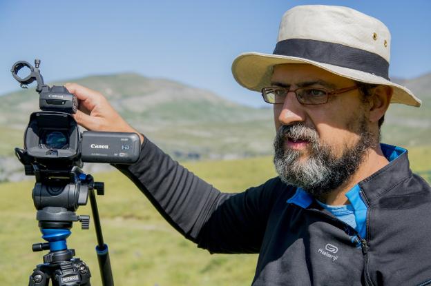 El director de cine Carlos Balbuena, que estrena hoy su película 'Elefantes' en Gijón. 