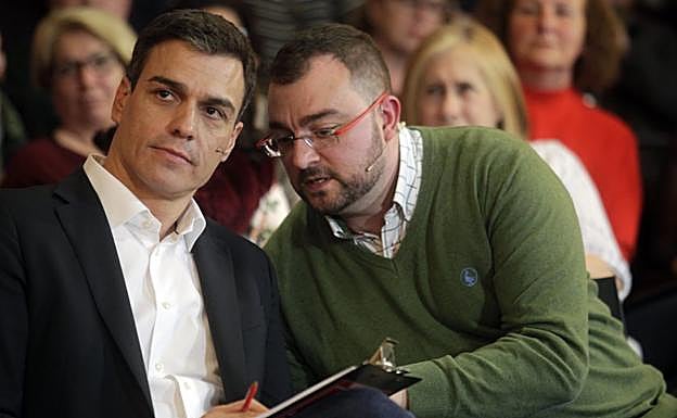 Las agrupaciones empiezan a moverse para pedir a Barbón que sea candidato