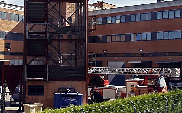 Bomberos de Oviedo se encarga de manera temporal de las revisiones contra incendios en los edificios