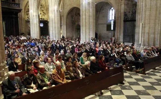 Misa de Domingo de Ramos en Oviedo el pasado año 2017. 