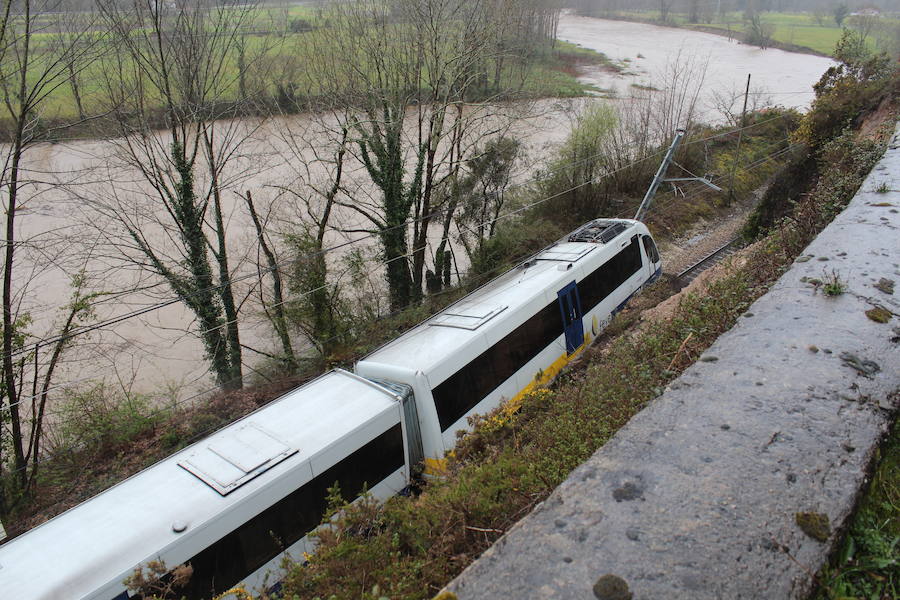 Las intensas y constantes lluvias de este domingo han ocasionado inundaciones en varios puntos del Principado, que ha activado el nivel de prealerta en fase 2