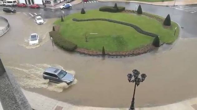 Las intensas y constantes lluvias de este domingo han ocasionado inundaciones en varios puntos del Principado, que ha activado el nivel de prealerta en fase 2