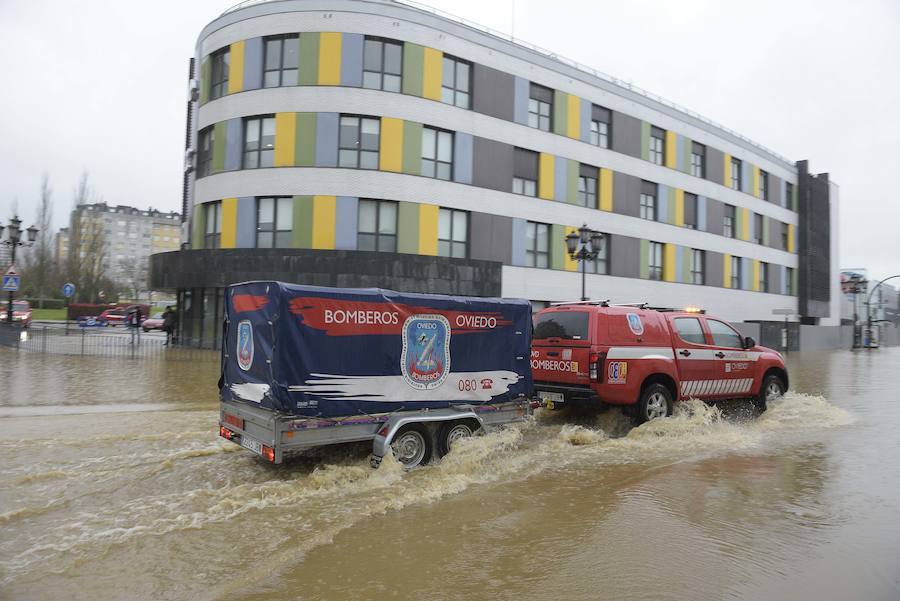 Las intensas y constantes lluvias de este domingo han ocasionado inundaciones en varios puntos del Principado, que ha activado el nivel de prealerta en fase 2