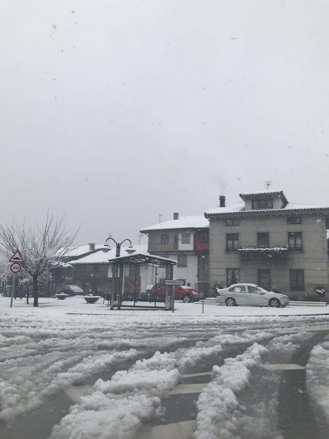 Las intensas y constantes lluvias de este domingo han ocasionado inundaciones en varios puntos del Principado, que ha activado el nivel de prealerta en fase 2