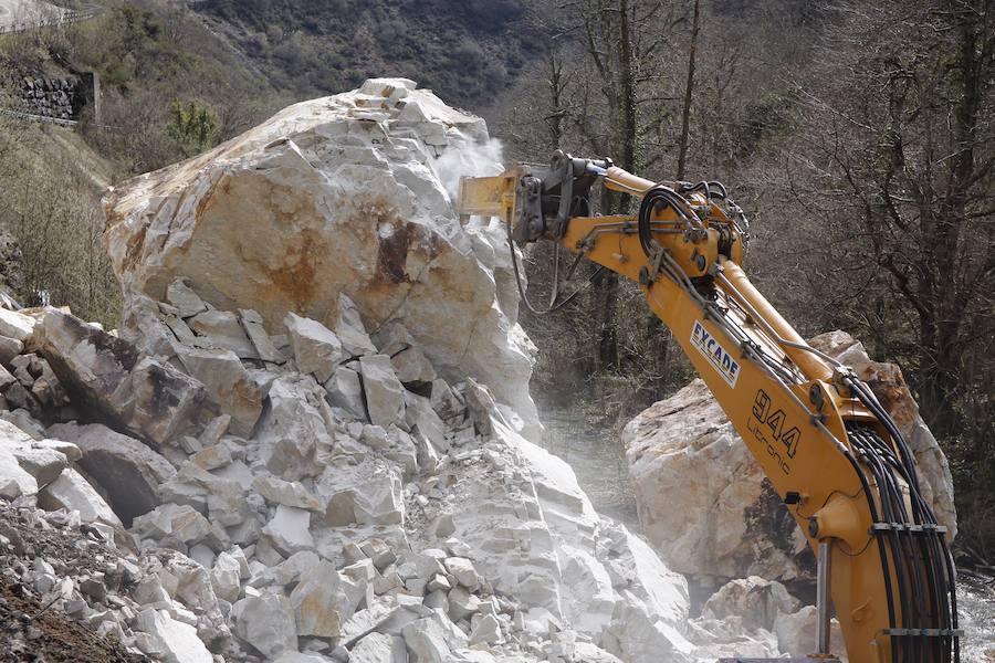 Fotos: Continúan los trabajos de retirada del argayu de Caso