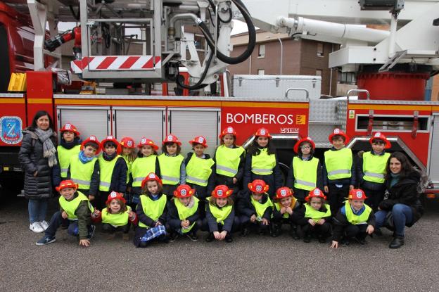 Alumnos del San Ignacio visitan el parque de bomberos
