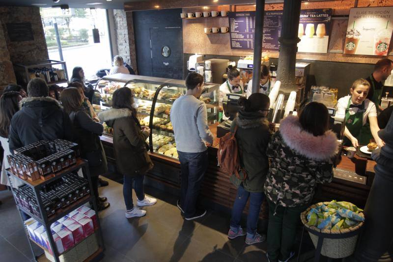 Fotos: Así es el Starbucks de Oviedo