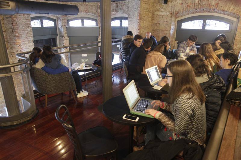 Fotos: Así es el Starbucks de Oviedo