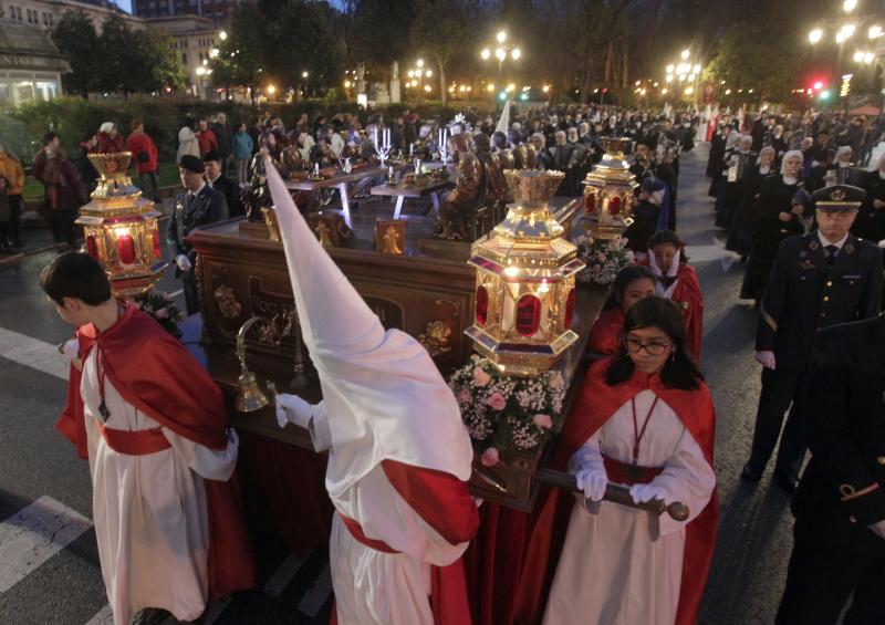 La procesión, este año sin indulto, recorrió las calles del centro de la ciudad