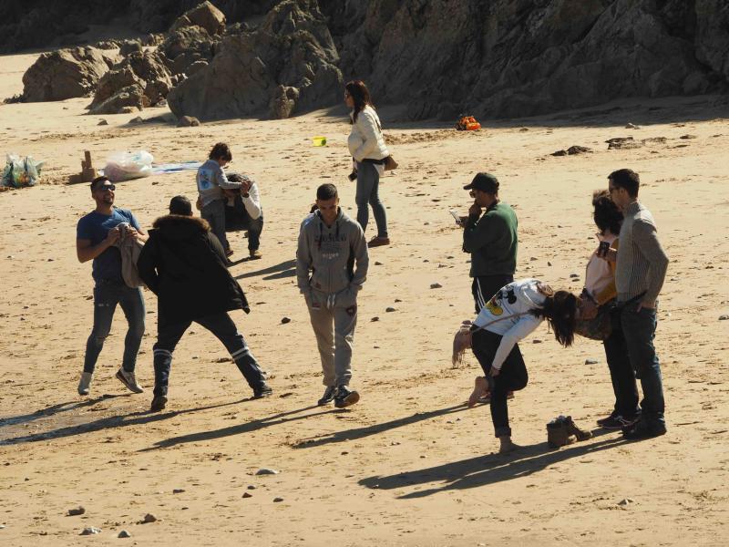 La previsión de mal tiempo no ha desincentivado a los visitantes y Asturias ha alcanzado una elevada tasa de ocupación esta Semana Santa. En los momentos en los que la lluvia ha dado una tregua, los turistas no han dudado en salir a disfrutar de los paisajes y las ciudades del Principado, de Oriente a Occidente. 