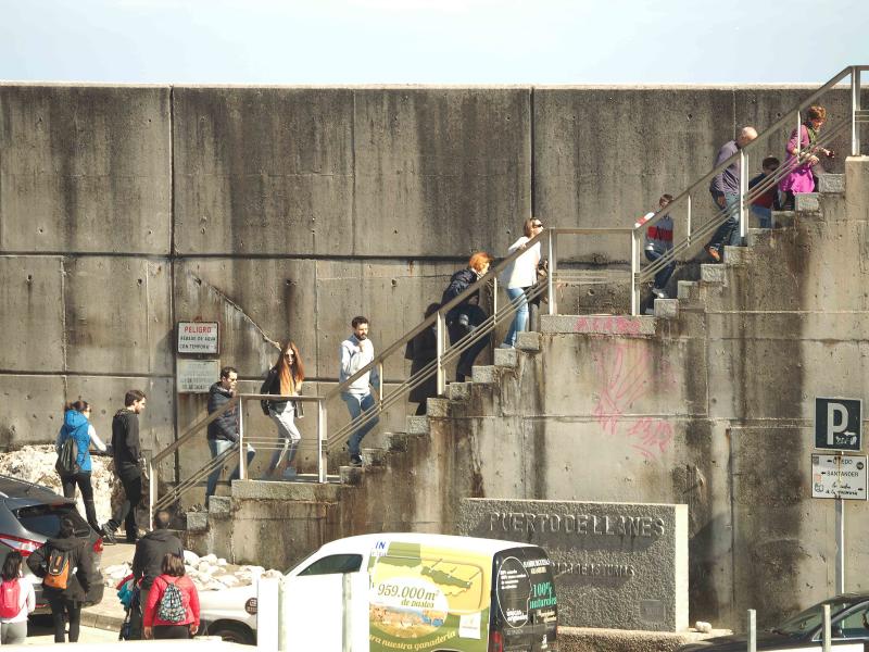 La previsión de mal tiempo no ha desincentivado a los visitantes y Asturias ha alcanzado una elevada tasa de ocupación esta Semana Santa. En los momentos en los que la lluvia ha dado una tregua, los turistas no han dudado en salir a disfrutar de los paisajes y las ciudades del Principado, de Oriente a Occidente. 