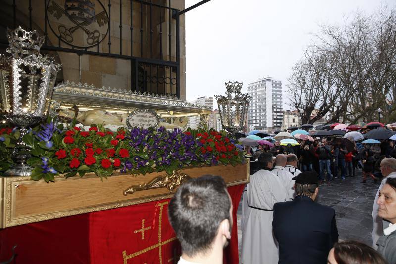 El mal tiempo ha impedido celebrar la procesión del Santo Entierro de Cristo