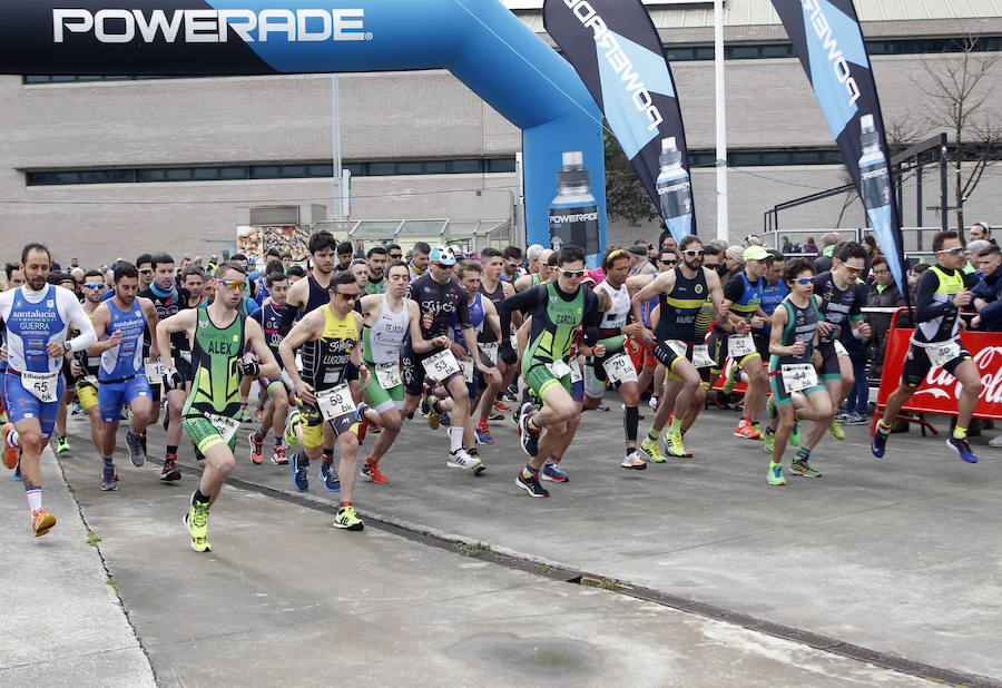 El Trofeo Gijón Deporte se disputa en las inmediaciones de la playa de Poniente 