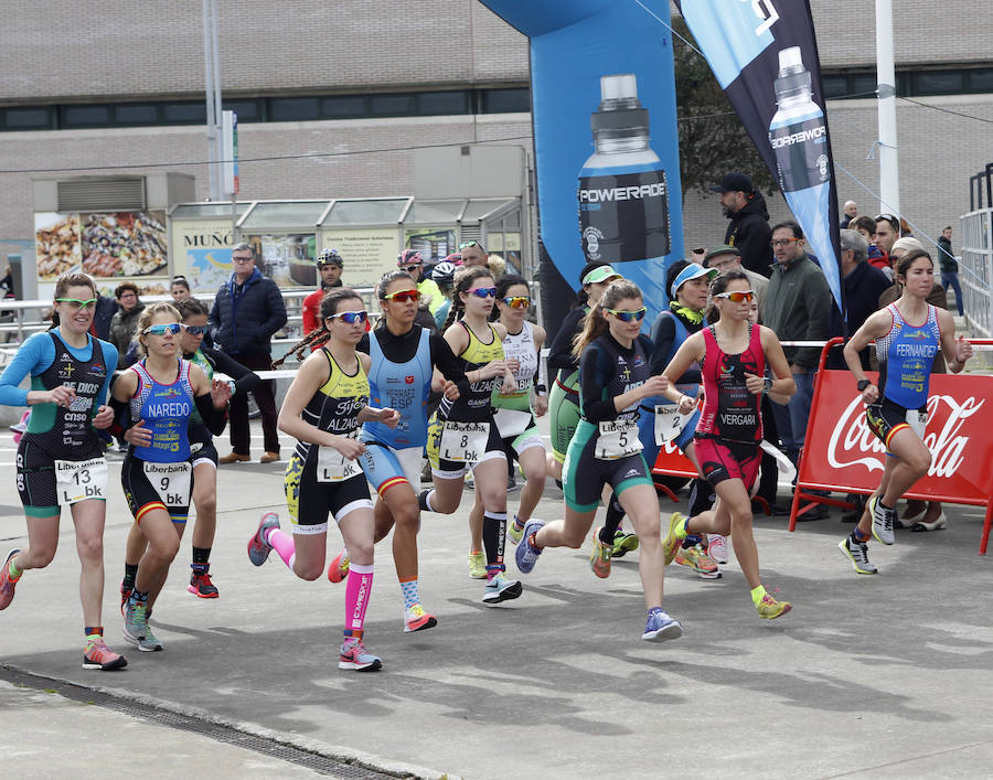 El Trofeo Gijón Deporte se disputa en las inmediaciones de la playa de Poniente 