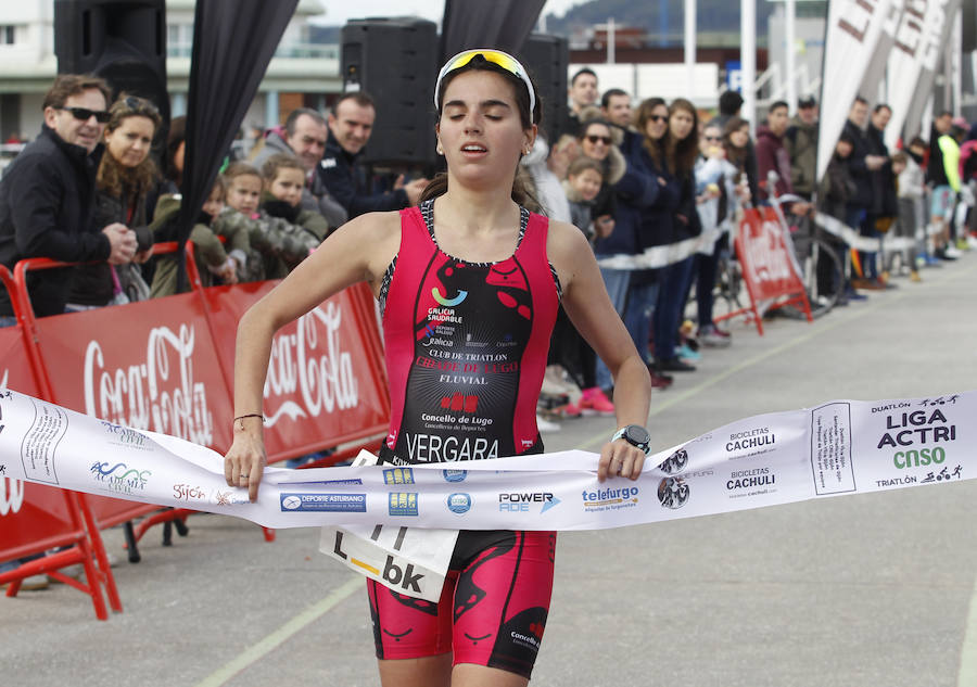 El Trofeo Gijón Deporte se disputa en las inmediaciones de la playa de Poniente 