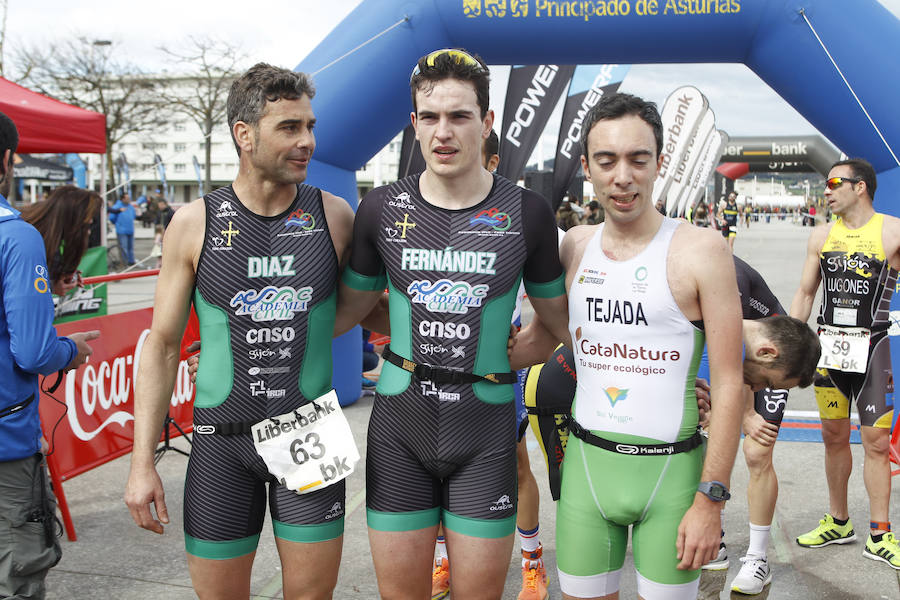 El Trofeo Gijón Deporte se disputa en las inmediaciones de la playa de Poniente 