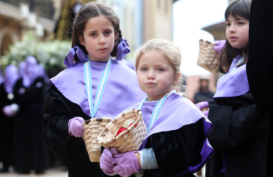 Fotos: Procesión de La Soledad en Oviedo