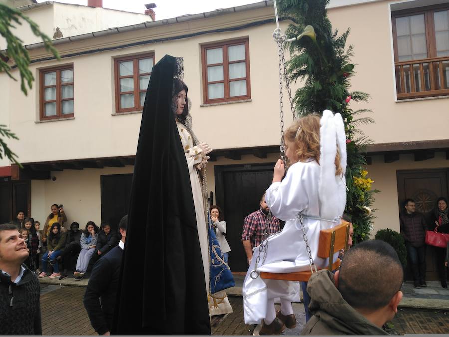 En la localidad veigueña de Piantón hoy han cerrado la Semana Santa con el bandeo de pendones.