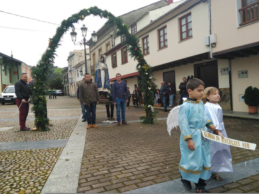 En la localidad veigueña de Piantón hoy han cerrado la Semana Santa con el bandeo de pendones.