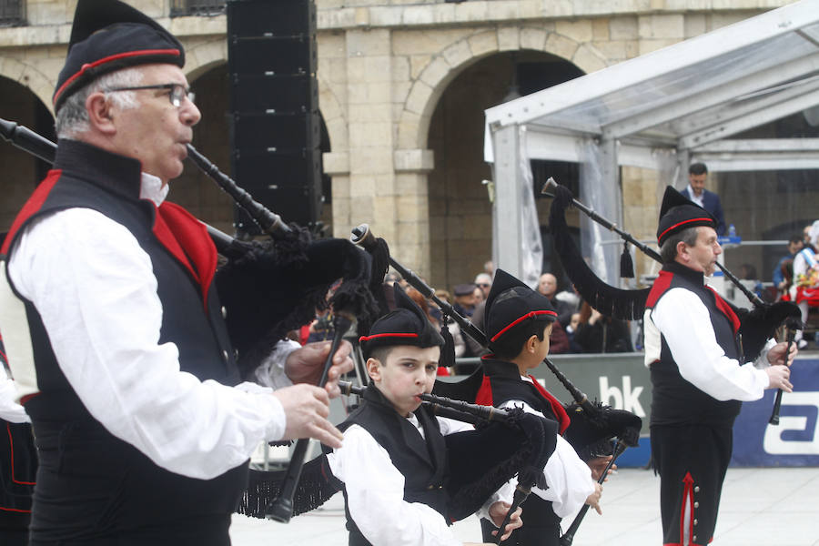 Este año las fiestas celebran su 125 aniversario y algunas de las carrozas también lo recordaron rememorando momentos históricos de esta celebración.