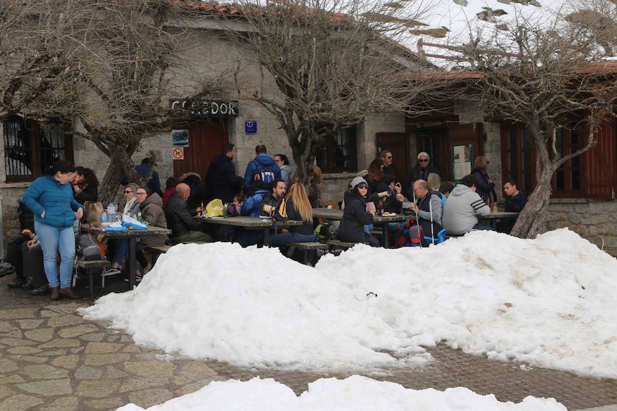 Fotos: Los turistas abarrotan el oriente asturiano