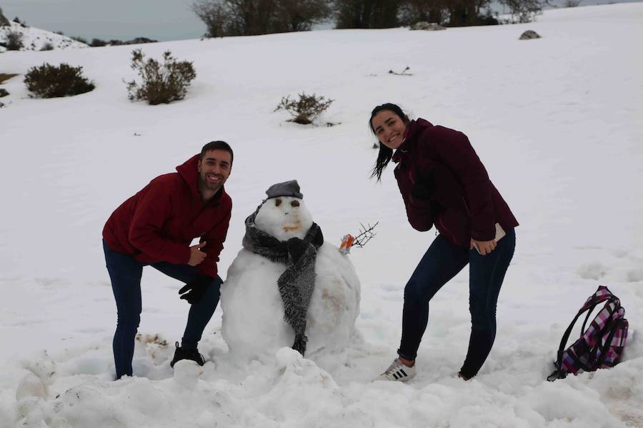 Fotos: Los turistas abarrotan el oriente asturiano