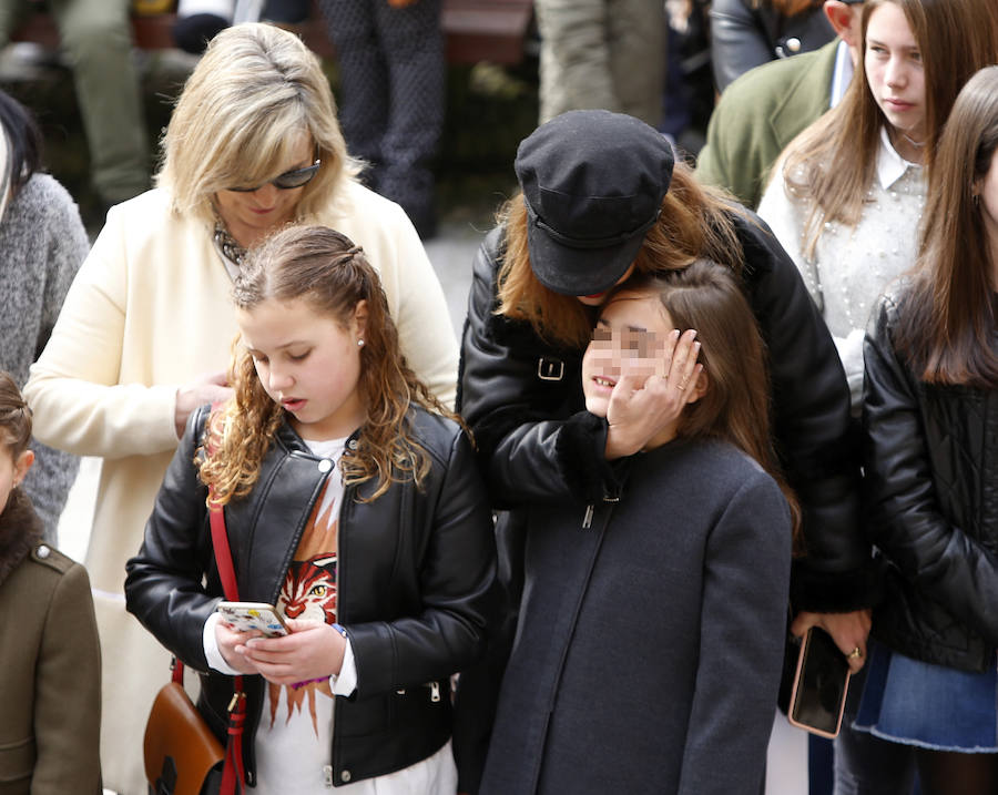 La actriz apura el descanso vacacional en familia y participa del programa de la Semana Santa candasina.