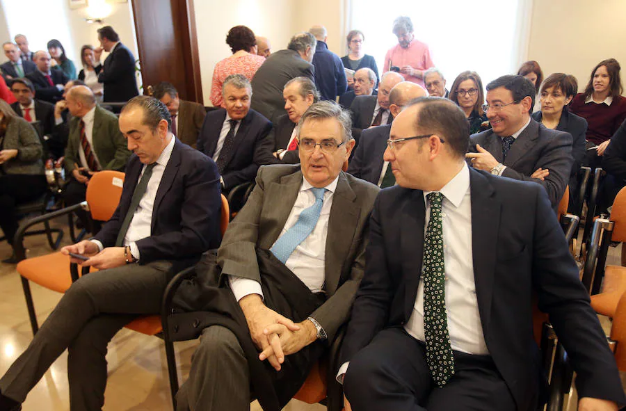 El nuevo Delegado de Gobierno en Asturias, Mariano Marín, se ha comprometido a abrir la Delegación para fomentar el diálogo y actuar de puente entre Estado, autonomía y ayuntamientos en Asturias. 