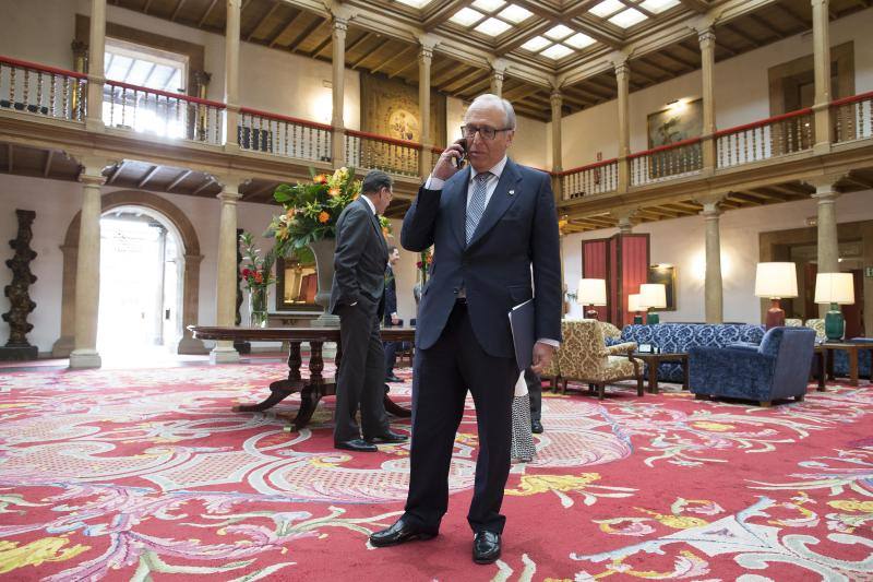 El Patronato de la Fundación Princesa ha designado al oftalmólogo Luis Fernández-Vega (Oviedo, 1952) como nuevo presidente de la institución, cuya actividad más destacada es la concesión de los premios que llevan el nombre de la heredera de la Corona.