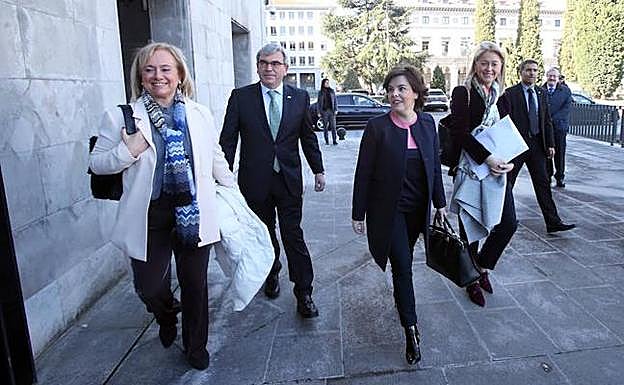 La vicepresidenta destaca «la cultura del pacto que cultiva Asturias»