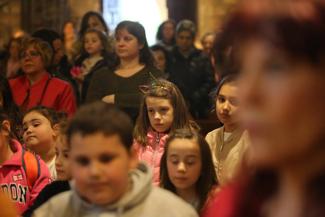 Decenas de niños de la Unión Pastoral de Villalegre marcharon el miércoles desde la iglesia de La Luz hasta la ermita en honor a la Virgen de Covadonga