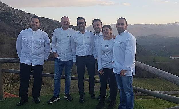 Cena en familia por los 25 años de Casa Marcial