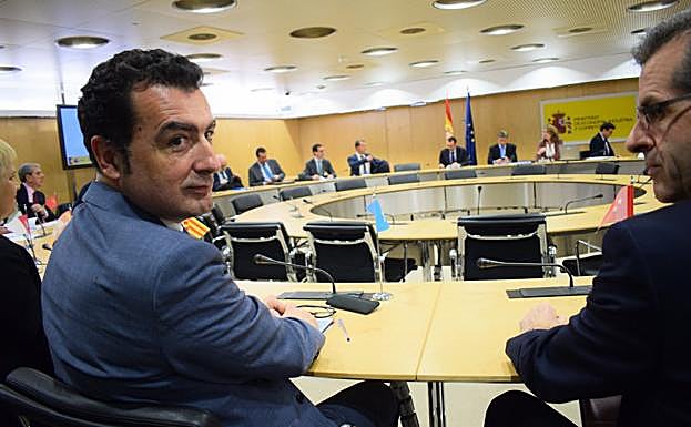 Arcelor se compromete a realizar «inversiones importantes» para salvar el tren de chapa