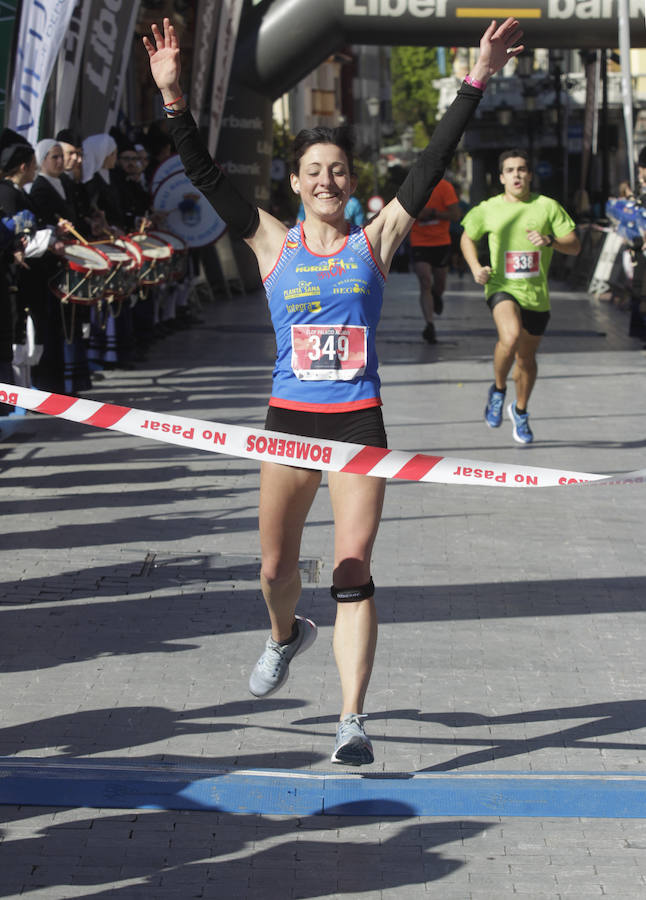 La encargada de dar el pistoletazo de salida a la carrera fue su viuda, Marta Valle, que afirmó que esta cita era «muy emocionante» y agradeció a todos los participantes el recuerdo al bombero fallecido en el incendio de la calle Uría