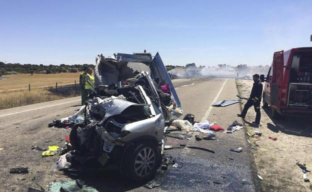 Accidente de tráfico registrado en la carretera nacional 122 a su paso por Cerezal de Aliste (Zamora).