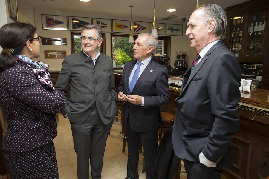 El ministro de Fomento, Íñigo de la Serna, ha analizado el presente y futuro de las infraestructuras en Asturias en el Fórum EL COMERCIO, organizado en colaboración con el SabadellHerrero. 