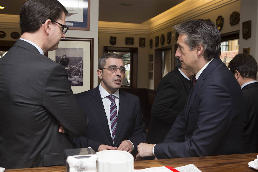 El ministro de Fomento, Íñigo de la Serna, ha analizado el presente y futuro de las infraestructuras en Asturias en el Fórum EL COMERCIO, organizado en colaboración con el SabadellHerrero. 